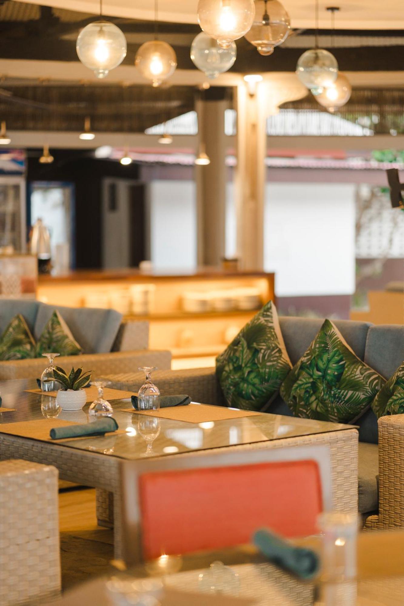 Club Serena Resort Moalboal Esterno foto